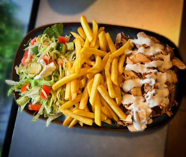 Talerz kebab z frytkami
